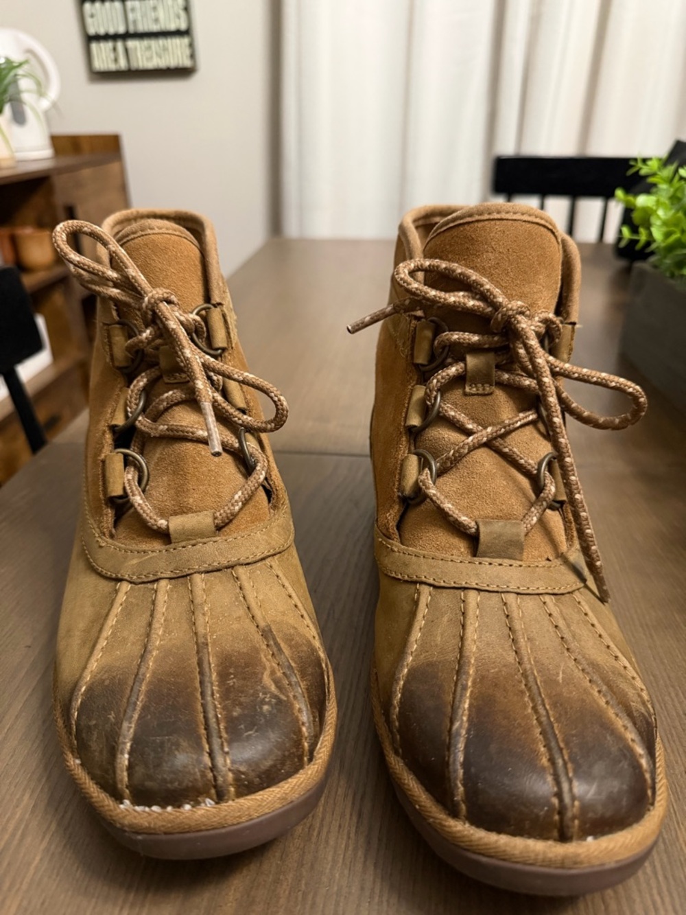 UGG Women’s Chestnut Brown Suede Leather Lace-Up Duck Boots
